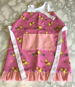 Grembiule artigianale bambino reversibile Winnie The Pooh con volant rosa 2-3 anni - Foto 1 di 2
