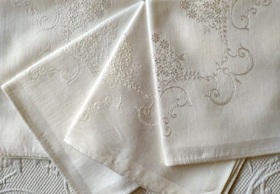Damask Napkins Set Of 4 White 14 1/2" Square Polyester Linen? Wrinkle-free EUC - Image 1 of 2