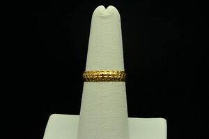 PRETTY 18K YELLOW GOLD QUILTED ETCHED BAND SZ 5.75 GOLD-1349