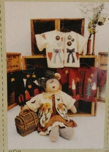 Patrón de muñeca "Merry Beary" e instrucciones para cuatro suéteres de corazón a mano - Imagen 1 de 3