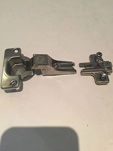 Ferrari 110 Grad 4" Schranktürscharnier mit Montageplatte Made in Italy - Bild 1 von 8