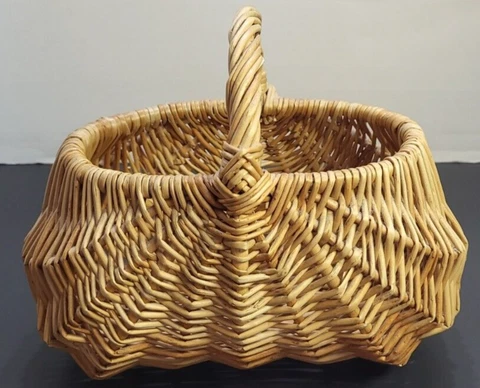 Vtg Woven Brown Basket Farmhouse Wicker Reed Rounded Handle Boho Home Decor Cover