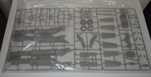 REVELL F/A-18E SUPER HORNET 04994 ⭐PARTS⭐ SPRUE R-INTAKES+BULKHEADS+MORE 1/32 - Picture 1 of 3