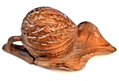 Tintero antiguo de bellota de madera tallado a mano de la Selva Negra Foto 1 de 4