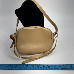 J.Crew Leder Umhängetasche hellbraun beige Schultertasche minimalistisch - Bild 1 von 8