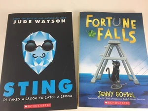 LOT OF 2 PAPERBACK CHAPTER BOOKS FORTUNE FALLS AND STING SCHOLASTIC - Foto 1 di 2