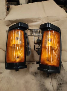 NISSAN D21 TURN SIGNAL LIGHT SET RIGHT LEFT FRONT BLACK 1987-1990 - Picture 1 of 6