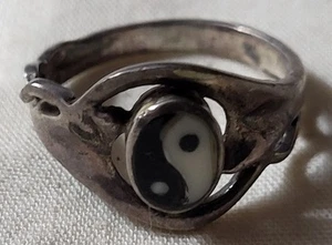 Vtg 925 Sterling Silver  YIN YANG Balance Ring Openwork Scroll Pattern Size 7.75 - Picture 1 of 8