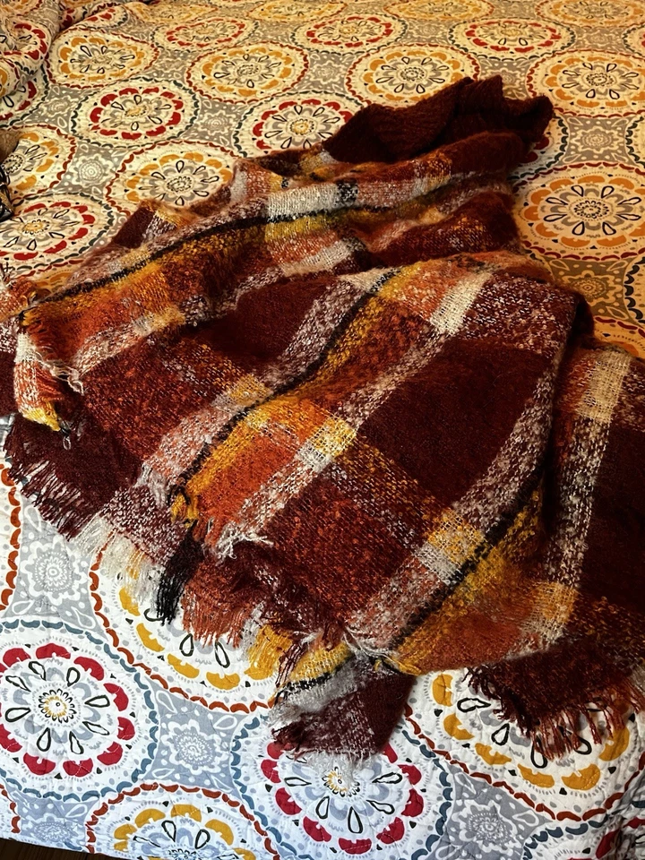 Capa a cuadros Simply Noelle marrón y naranja con cuello alto Foto 1 de 4