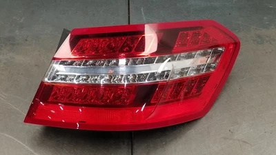 Luz trasera pasajero derecho Mercedes Benz AMG E 63 2011 #4899 P6 Foto 1 de 4