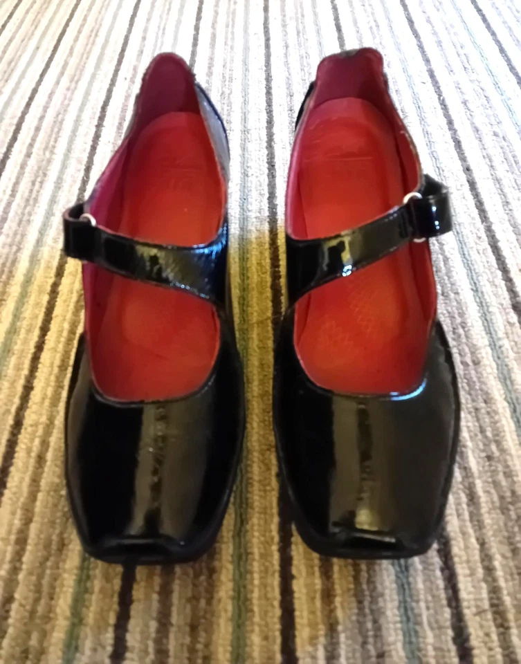 Clarks Active Air Ladies Shoes  - Black Patent Leather - Size 7.5UK - vgc - Image 1 of 4