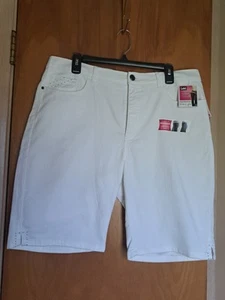 Womens White Lee Classic Fit Stretch Bermuda Shorts. Size 16M. NWT - Picture 1 of 7
