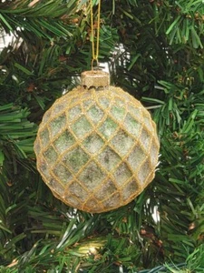 Adorno de Navidad de vidrio acolchado dorado Wizardi F07M7-12-LH76-23122 - Imagen 1 de 3