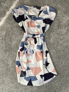 Abito geometrico SHEIN scollo 22/24 V con cintura bianco blu rosa manica corta - Foto 1 di 7