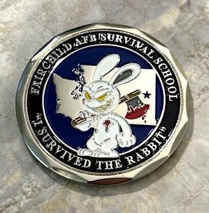 Moneda Oficial USAF FAIRCHILD AFB Escuela de Supervivencia "Sobreviví al Conejo 1.75" - Imagen 1 de 4