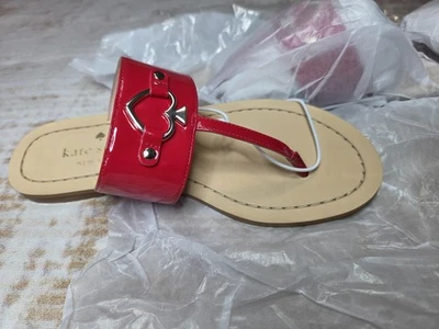 Sandalias Kate Spade Cassia para mujer talla 6 charol rojo corazón zapatos deslizables Foto 1 de 4