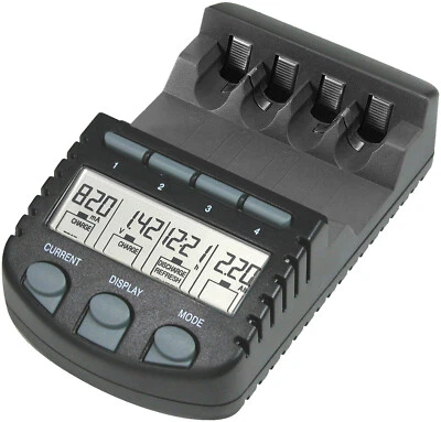BC 700 Akku - Ladegerät mit LCD - Display, Microprozessor, Schnellladegerät - Bild 1 von 2