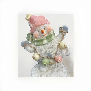 Figura de resina de invierno de vacaciones muñeco de nieve pastel colección K’s - Imagen 1 de 6