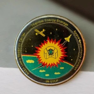 NASA Lewis Research Center IN-STEP Pin • Programma spaziale di accumulo di energia termica - Foto 1 di 5