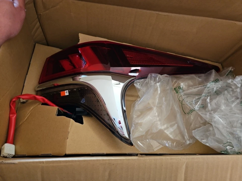 2018 2019 2020 Lexus LS500 LS500h Right LED Tail Light Lamp 81560-78040 OEM - Image 1 of 1