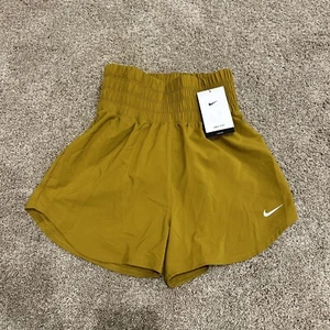 NWT NIKE Women's XS Training Running Shorts Lined DRI-FIT DX6642-716 MSRP $45 - Picture 1 of 3