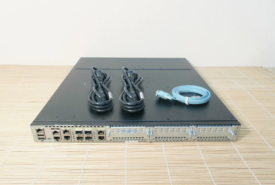 Cisco ISR4431-AX/K9 ISR4431 bundle with APP and SEC license Router Dual AC PWR - Bild 1 von 1