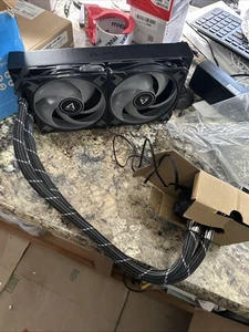 Arctic Liquid Freezer II 240 A-RGB AIO RGB 200-1800RPM Liquid CPU Cooler - Black - Afbeelding 1 van 3