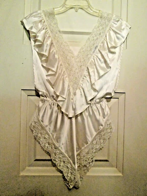 Peluche de colección años 80 Lirio de Francia satinado marfil con encaje y volantes escote hundido talla M Foto 1 de 4