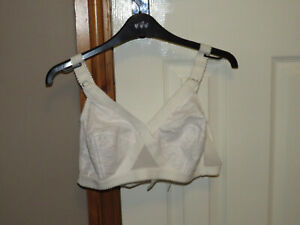 Playtex Cross Your Heart Non-wired Bra in White - Size UK40B