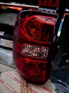 OEM 8155142040 TOYOTA RAV4 PILOT REAR TAIL LIGHT RIGHT / REAR COMBINATION LAMP - Bild 1 von 5