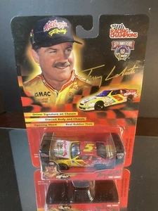 Terry Labonte #5 Kellogg's Signature Series 1998 Chevrolet Monte Carlo 1:64 - Picture 1 of 1