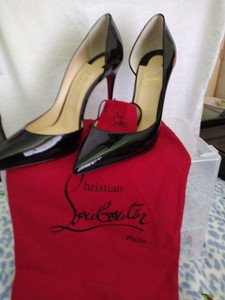sell red bottom shoes