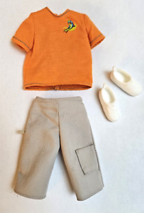 Tenue de plage Barbie Ken pour poupée BLAINE - T-shirt orange short beige baskets