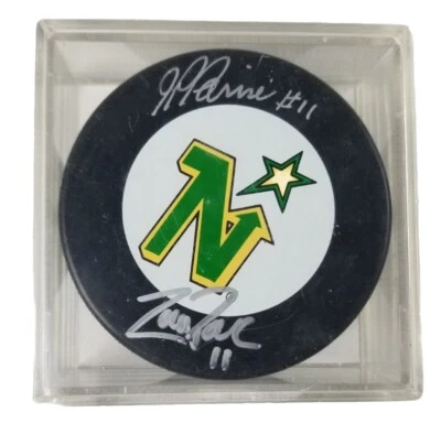 *RARO* J.P. Parisé & Zach Parise Firmado Autografiado Minnesota North Stars Puck Foto 1 de 4