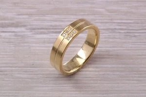 Banda unisex de oro amarillo con conjunto de diamantes de 5 mm de ancho - Imagen 1 de 7