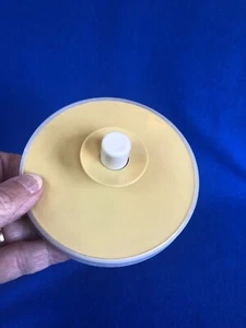 4-1/2" TUPPERWARE Replacement Push Button Lid #875 for 1-1/2 Qt Pitcher #874 - Imagen 1 de 3