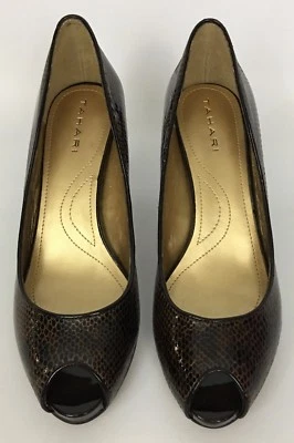 Zapatos Tahari Hierba Marrón Piel de Serpiente Estampado Cuero Punta abierta Tacones Altos Talla 6 1/2  Foto 1 de 4