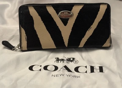 Cartera COACH Estampado Cebra Acordeón Cremallera Negra Multi/Plata Foto 1 de 4