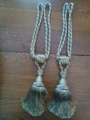 时尚绿色流苏绳帘绑带两根织物绳 22 英寸长家居装饰 — 第 1/2 张图片