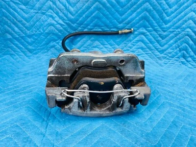 Оригинальный суппорт переднего водительского тормоза Jaguar XJ6 со шлангом и колодками 1995 1996 1997 годов выпуска - Изображение 1 из 4