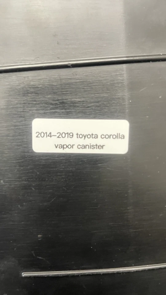 Bote de vapor de combustible Toyota Corolla 2014 a 2019 Foto 1 de 4