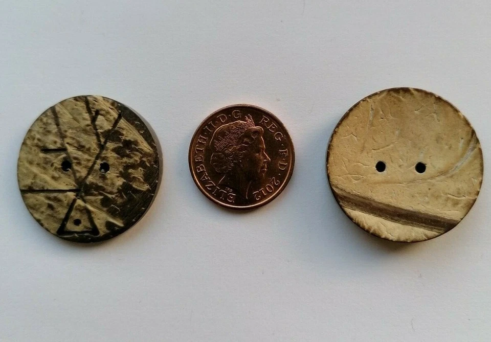 NATURAL & GENUINE COCONUT CRAFTS SEWING CARD MAKING SCRAPBOOKING BUTTONS - BT027 - Image 1 of 1