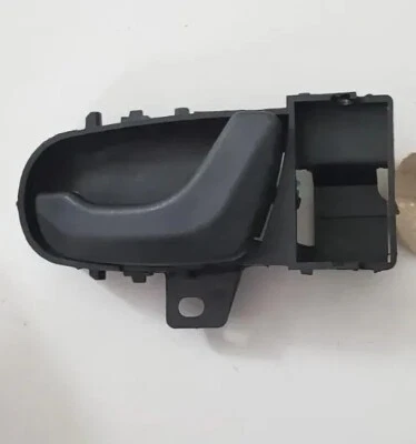 92 93 94 Manija de puerta interior pasajero derecho delantero Geo Metro Suzuki Swift Foto 1 de 4