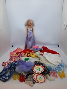Vintage Daisy Mary Quant doll, with alot of shoes, dresses and accessories. Mode