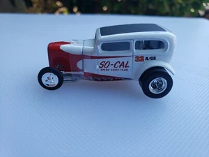 1/64 Hot Wheels 100% 32 Ford Sedan - Picture 1 of 8