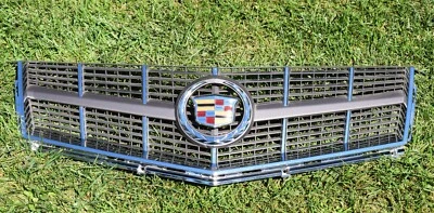 2010 2011 2012 Cadillac SRX OEM GM Front Chrome Grille Grill W/ Emblem 25778322 - Image 1 of 4