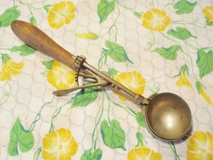 Antique Gilchrist's No. 31 ICE CREAM SCOOP, 2" Ball, Geared Lever Release 10.5" - Picture 1 of 7