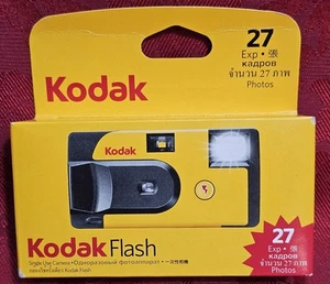 Kodak Flash Single Use 35mm Camera 27 Exposures Expired 07/2011 Sealed Import - Picture 1 of 5