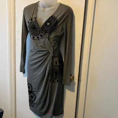 Желательный платье размер маленький серый и черный абстрактный трикотажа надежном EUC - Изображение 1 из 4