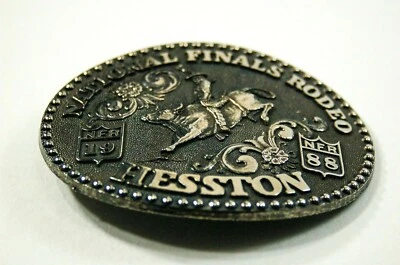 Hesston National Finals Rodeo 1988 Western cinturón hebilla peltre 4 pulgadas Foto 1 de 4